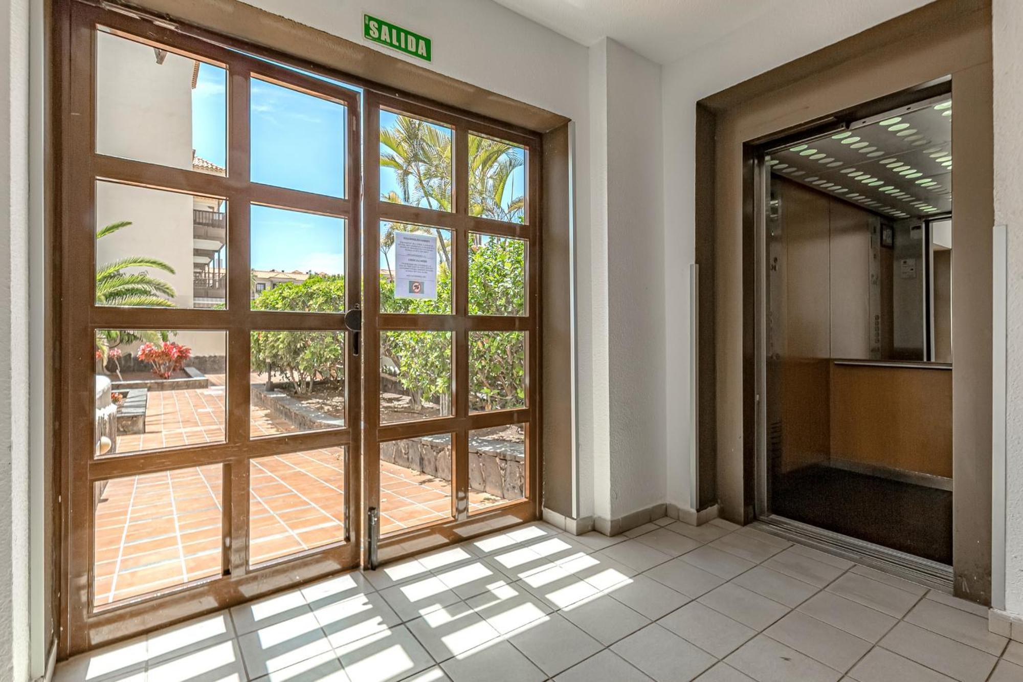 Atlantis 3 One Bedroom, Sea Front, In Complex With Pool Costa Del Silencio Extérieur photo